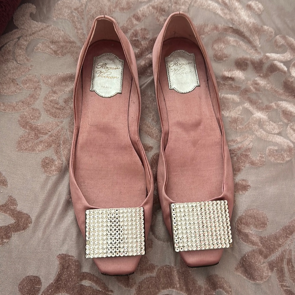 ROGER VIVIER Pink Satin Crystal Ballerina Flats
Women's Marked as 38 7.5US